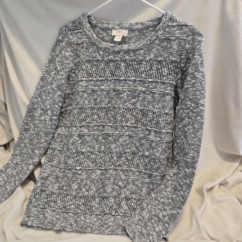 LOFT Gray Knit Pullover  Sweater Long Sleeve Round Neck Cotton Size Small